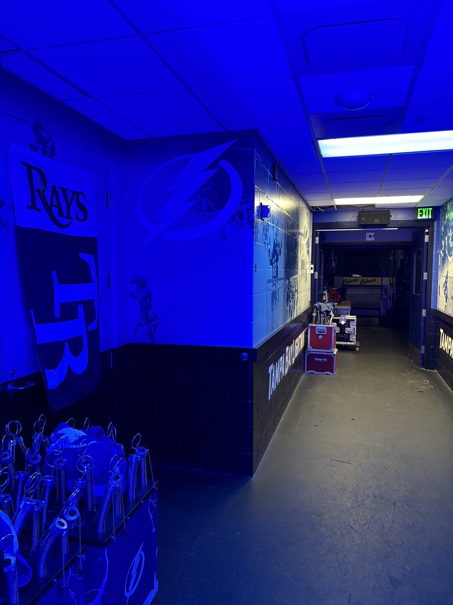 BenjaminJReport's tweet photo. There’s an addition to the hallway outside the @TBLightning locker room this evening 👀

The #GoBolts are showing their support for the @RaysBaseball ahead of their ALDS Game 2 against the Yankees tonight. https://t.co/eK8oAYa9VB