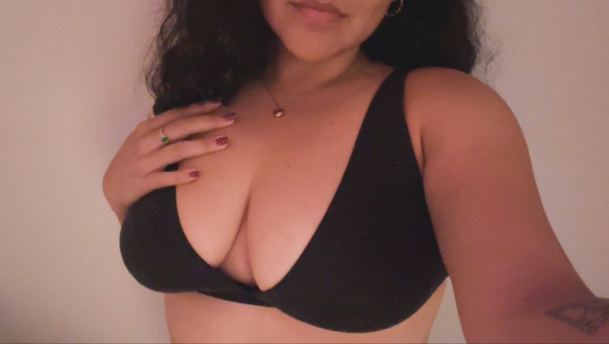 cinammxncute's tweet photo. #tiddies https://t.co/iNuL0jGjcP