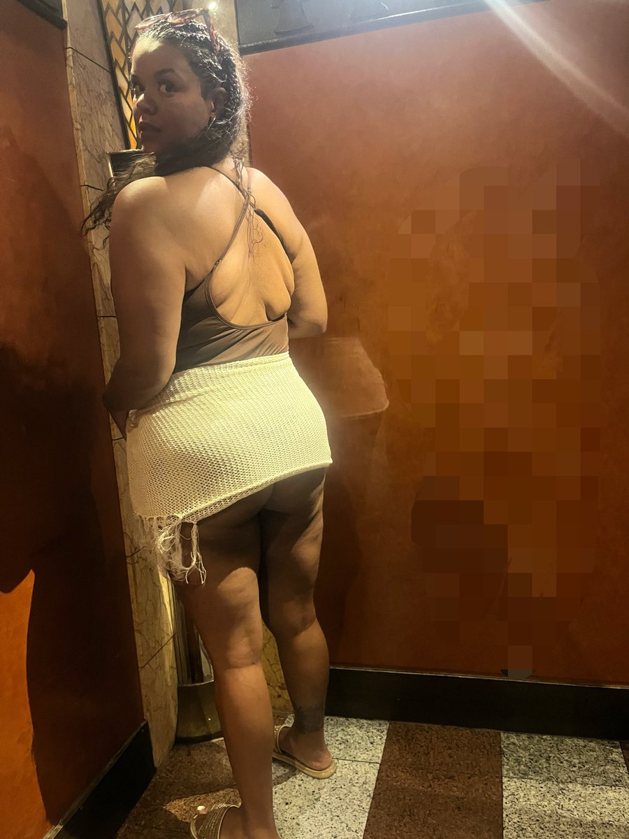 simping4anna's tweet photo. Got caught off guard in the elevator😭 https://t.co/Di2ExTW4hZ