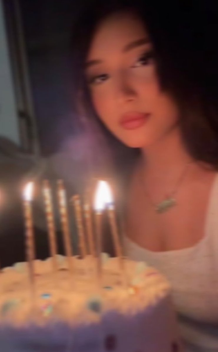RihamXmbg's tweet photo. Welcoming chapter 22 with an open heart and big dreams✨🩵🎉🤍 https://t.co/bAmMgGx7f0