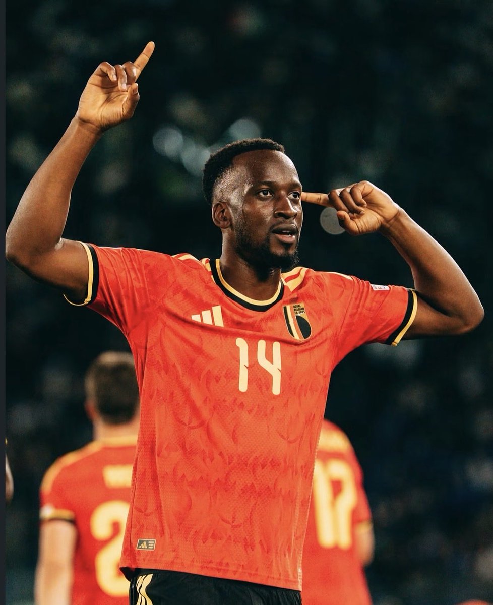 _TopFoot's tweet photo. Dodi Lukebakio — Malgré la défaite belge, il a été dangereux. Il exploite la profondeur et ouvre le score après une passe magique de Lavia. Ses appels ont mis Diouf en difficulté. Son profil pourrait parfaitement convenir au style de jeu de Dortmund. ⚫️🟡

#FRABEL https://t.co/ZY9vK4qwf7
