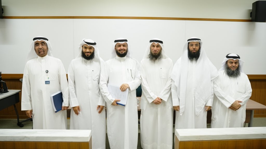 yousefalshati's tweet photo. الحمدلله الذي بنعمته تتم الصالحات..

��صلت على درجة الدكتوراه في الحديث الشريف وعلومه من جامعة الكويت - كلية الدراسات العليا 

وكان عنوان الرسالة: ( مشكل أحاديث النكاح - جمعًا ودراسة )

واسأل الله أن ينفع بما تعلمت، وأن يزيدنا علما، وأن يجعل ذلك خالصا لوجه الكريم https://t.co/bTbot2JbAv