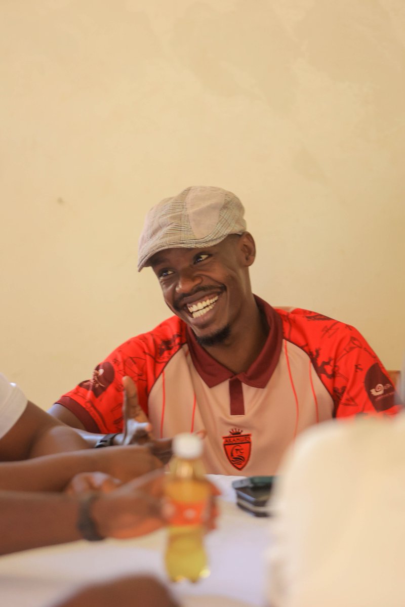 WilliamKananga's tweet photo. E'kisaati designed &amp; sponsored by @GlenNimukunda It is the official jersey of @KitungaLeague season 9 champions @AkahuriFc established in 2010. I repeat, "Locally made jerseys are better than foreign based club jerseys." @KatumbaSalim we're proud of you bro 👏
@Zonefc_KL https://t.co/xBJGMJtEne