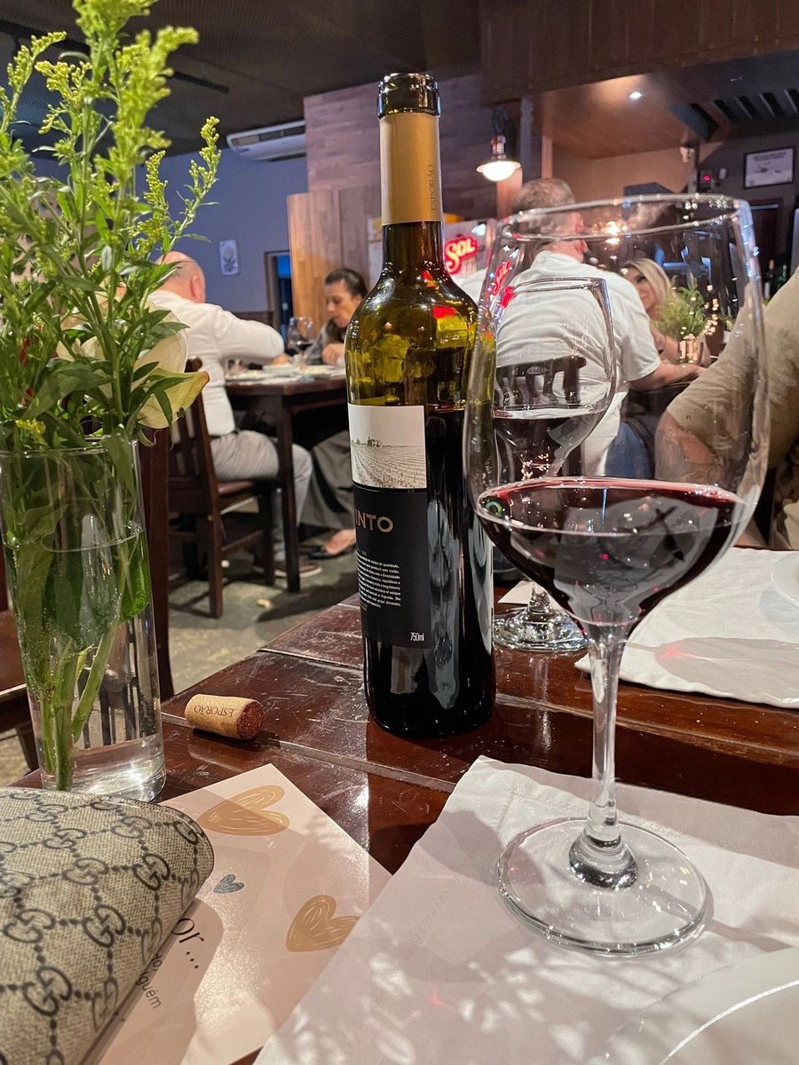 Lenagercke3xc's tweet photo. Nach einem so stressigen Tag könnte ich wirklich ein Glas Wein 🍷 gebrauchen, um mich zu entspannen, zu entspannen und meinen Kopf frei zu bekommen. Wenn Sie Zeit haben, sind Sie mehr als willkommen, sich mir auf einen Glas und ein gutes Gespräch anzuschließen. https://t.co/YoAKTVkJrq