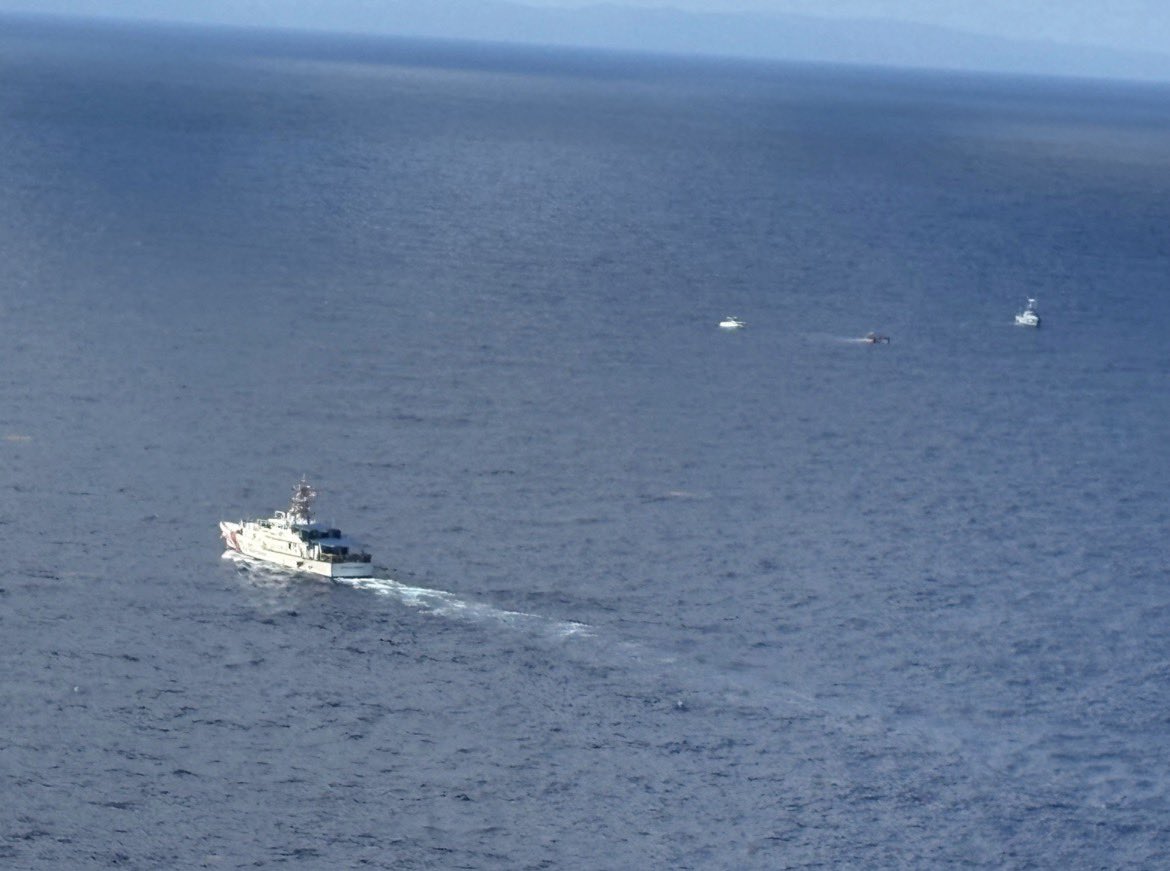 USCGSoutheast's tweet photo. #BreakingNews The crew of the @USCG Cutter Winslow Griesser &amp; two Dominican Republic Navy vessels rescued 61 alien migrants Monday morning from a grossly overloaded, sinking vessel in Atlantic Ocean waters off Dominican Republic. 

Read more: https://t.co/UFb7w6RfRF
@ArmadaRepDom https://t.co/JS42wZIsRA