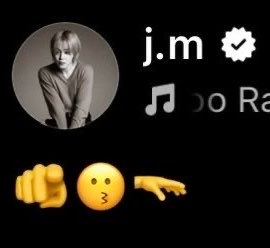 jikoookcore's tweet photo. im crying is he sending us some flying kisses with those emojis 😭😭😭 he’s so endearing please never change jimin https://t.co/9i4rJR6Av3