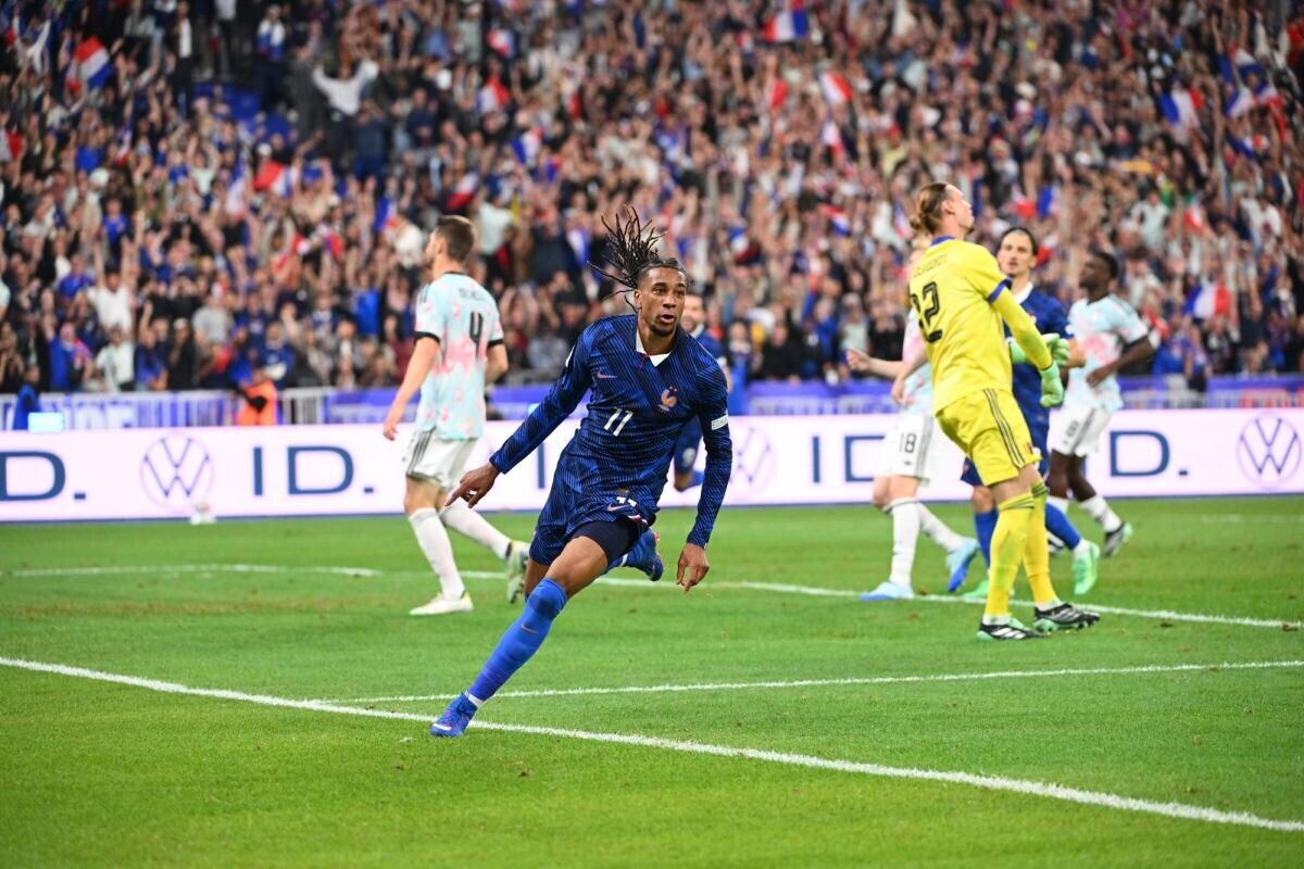 lequipe's tweet photo. Michael Olise après la victoire de la France contre la Belgique : « Zidane ramène des idées, on les suit »

➡️ https://t.co/BR9dClO48Y https://t.co/9ew7sLpdVY