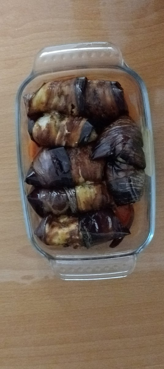 JeJe_705's tweet photo. Cooking skills fel i9ama 🤙🏻
9alcht rohi b plat aubergine mrigl 
Klito whdi kont ghadi nfr7 ktr kon shabati kano m3aya :( https://t.co/kxUzhc3dEF