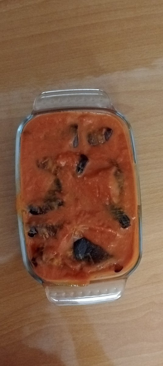 JeJe_705's tweet photo. Cooking skills fel i9ama 🤙🏻
9alcht rohi b plat aubergine mrigl 
Klito whdi kont ghadi nfr7 ktr kon shabati kano m3aya :( https://t.co/kxUzhc3dEF
