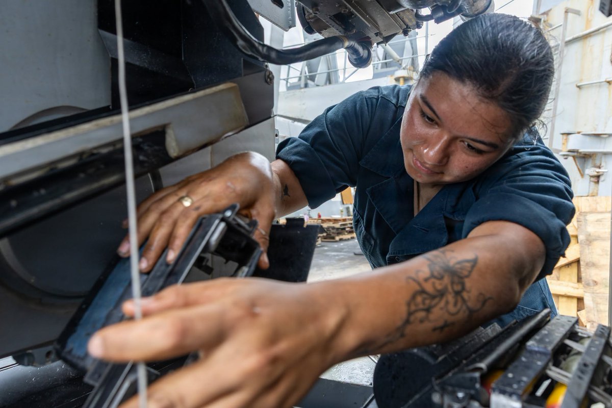 SurfaceWarriors's tweet photo. From the bridge to the engineering spaces, and out on the open water, the crew of the Arleigh Burke-class guided-missile destroyer USS John Paul Jones (DDG 53) is operating at peak readiness in the U.S. 5th Fleet area of operations.
#SurfaceWarriors | #USNavy | #ReadyOnArrival https://t.co/koFx9KP3k0