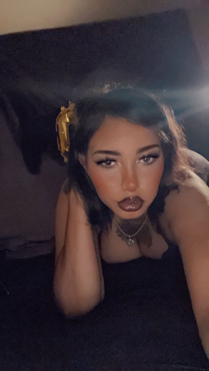 GoddessVespera1's tweet photo. Bow to nothing. Fear no one. I earned every ounce of this energy, and it shows. 👑✨ https://t.co/1M2hBgfsQU