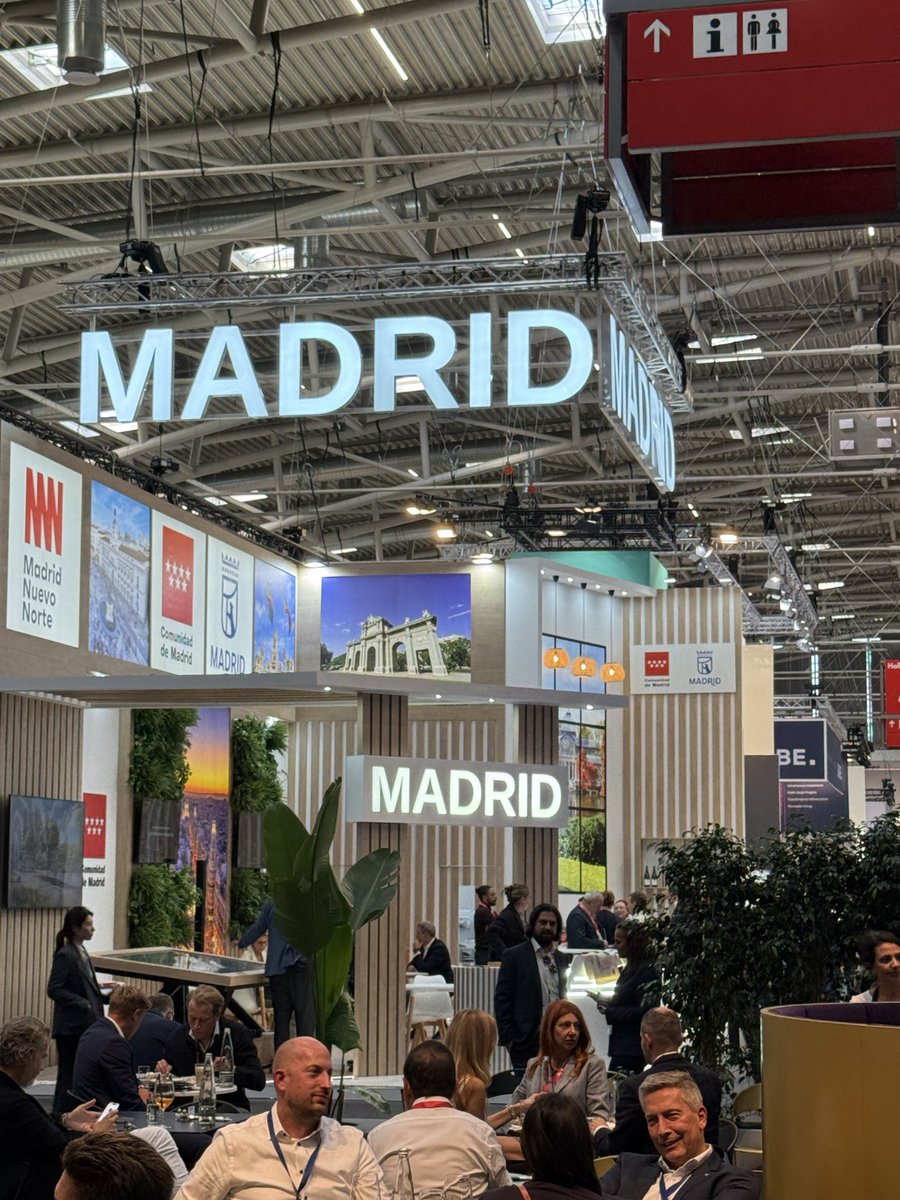 AlvaroGLopez's tweet photo. 🏠Madrid tiene capacidad para desarrollar 220.000 viviendas
El Modelo @MADRID se basa en suelo disponible, seguridad jurídica y rapidez en la construcción para abrir una puerta a cada etapa de la vida: llegar, emanciparse, quedarse y acceder a la propiedad
Hoy en @EXPOREAL_Munich https://t.co/ZmuYoRpcFy