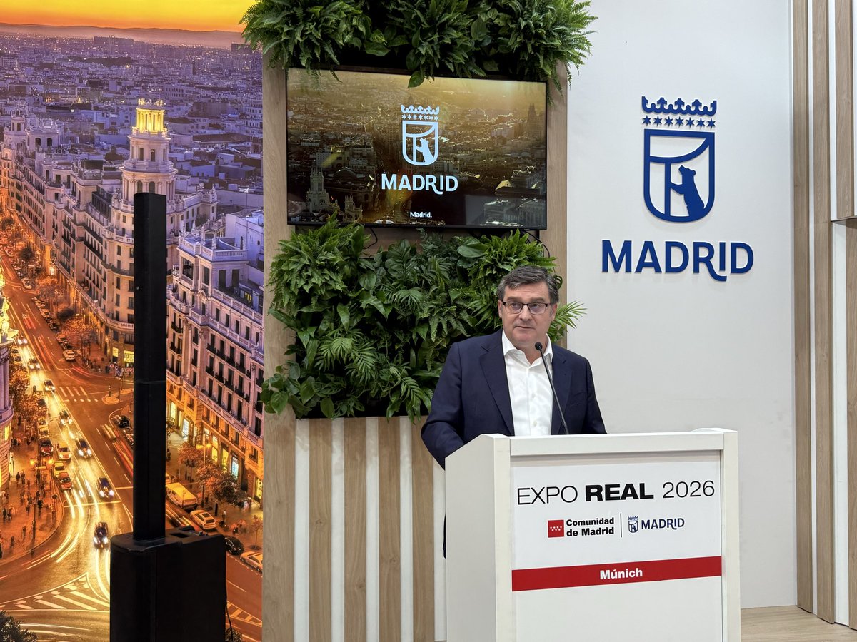 AlvaroGLopez's tweet photo. 🏠Madrid tiene capacidad para desarrollar 220.000 viviendas
El Modelo @MADRID se basa en suelo disponible, seguridad jurídica y rapidez en la construcción para abrir una puerta a cada etapa de la vida: llegar, emanciparse, quedarse y acceder a la propiedad
Hoy en @EXPOREAL_Munich https://t.co/ZmuYoRpcFy