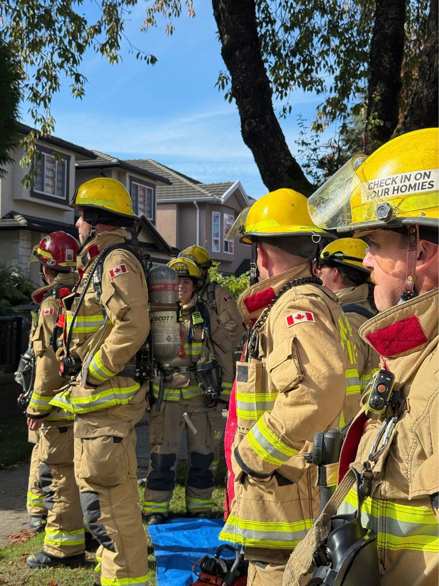 IAFF18's tweet photo. Sunday on 51st Avenue: our members were on scene fast and got to work.
#Vancouver #Firefighters #FireService #FirstResponders https://t.co/qLCLTZgZUH