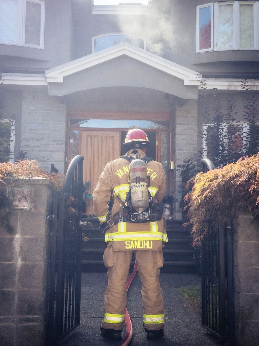 IAFF18's tweet photo. Sunday on 51st Avenue: our members were on scene fast and got to work.
#Vancouver #Firefighters #FireService #FirstResponders https://t.co/qLCLTZgZUH
