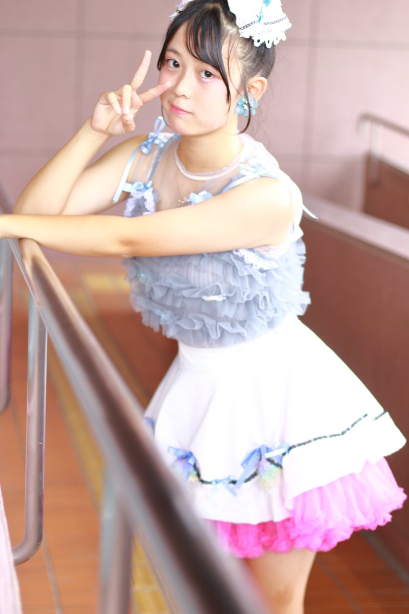 toumouthespa's tweet photo. 【#CoCoRo学園】2026/08/11 きずなLIVE
#白鳥さき(しらとり・さき)ちゃん(JC1)⑥
めいなちゃん・ラブちゃんと3人でコラボなんて、まぶしすぎて見れない(でも、見たい)
https://t.co/GBasUhELL7
剣道部/ユニット名「ふるり」(フランス語:Fleur「花」の意味)
永遠のバレリーナ
#photogenic https://t.co/WLdTPF4eve