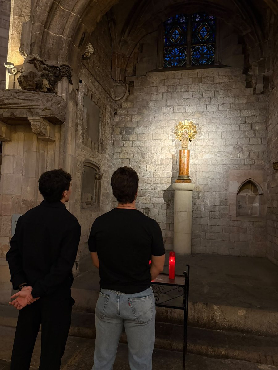 SalveRegina30's tweet photo. Un auténtico placer conocerte en persona, eres muy buen chaval @aramisreq ❤️. Dios te bendiga y la Virgen Santísima te guarde y te proteja!! https://t.co/iu1rWpxdYk