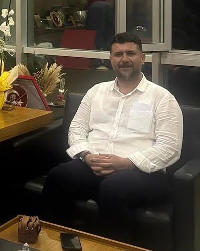 DavaAdami49's tweet photo. Melik EMRE’ye açık çağrı: Muş’ta tartışma konusu olan 108 milyon TL’lik işin bütün ihale sürecini kamuoyuyla paylaşın. Kim davet edildi, kim teklif verdi, işin gerçek maliyeti neydi? REİS’in emeğine ve milletin güvenine gölge düşürecek hiçbir soru cevapsız kalmamalı. https://t.co/sd3ZA1aU3T