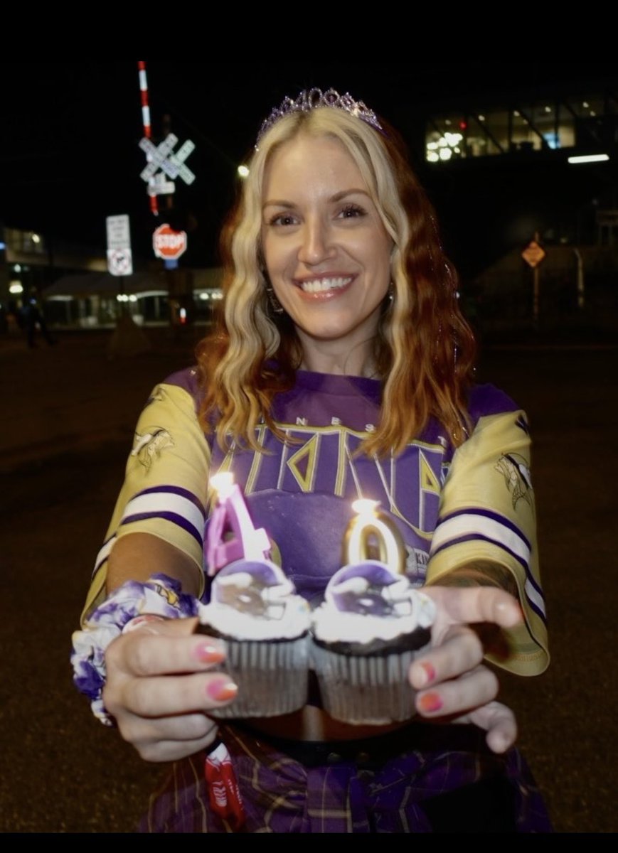 ToddLangeslag's tweet photo. @johnkriesel @johnnyrandle93 @nacholeber @PeteBercich @JJVikings @Vikeologist @Dust_Vikings @vikingzfanpage @skolvikeskb @alec_lewis @Nic_Breezy @TheBrohioan @VikesCentral @meg_lynn_g @MnDreamin_3 @3RonJohnson @joshduhamel @NickSwardson @BritBoxFan @thorku @WillRagatz S K O L ‼️ https://t.co/yj2AzV83Yd