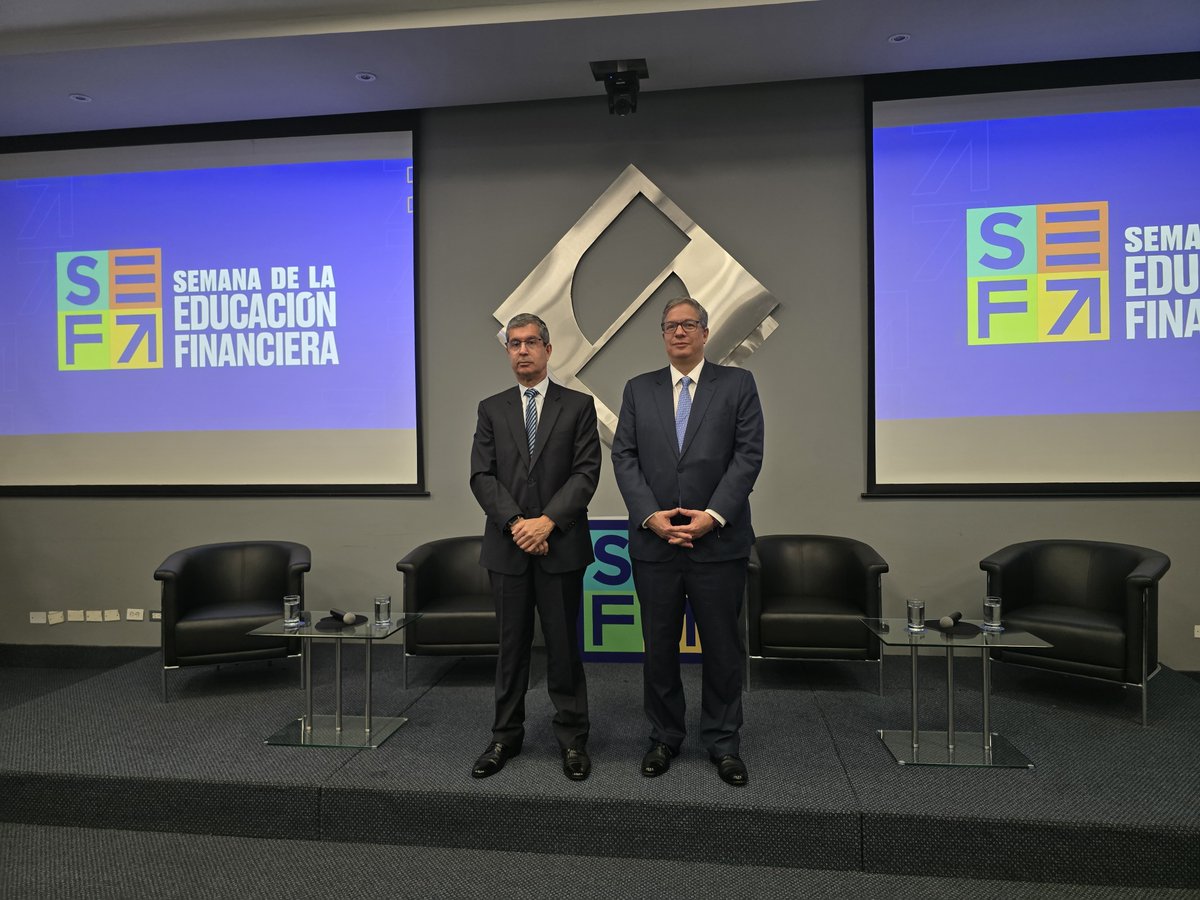 AgendaCAF's tweet photo. La educación financiera es fundamental para que la inclusión financiera se traduzca en decisiones informadas y mayor bienestar. Con esta perspectiva, @Rojasarroyo, gerente regional para el Sur Andino y representante de CAF en Perú, inauguró junto a Sergio Espinosa, superintendente de Banca, Seguros y AFP, la Semana de la Educación Financiera 2026.

Desde hace más de una década, CAF y la SBS trabajan juntos para generar evidencia sobre las capacidades financieras de la población peruana. Las cuatro Encuestas de Capacidades Financieras realizadas desde 2013 han aportado información para comprender su evolución y fortalecer las políticas públicas de inclusión y educación financiera.

La encuesta de 2026 incorpora nuevos desafíos, como las tecnologías financieras, la inteligencia artificial, las inversiones digitales y la ciberseguridad. Desde CAF seguiremos fortaleciendo alianzas para generar conocimiento, apoyar mejores políticas públicas y contribuir al bienestar financiero en Perú y en América Latina y el Caribe.