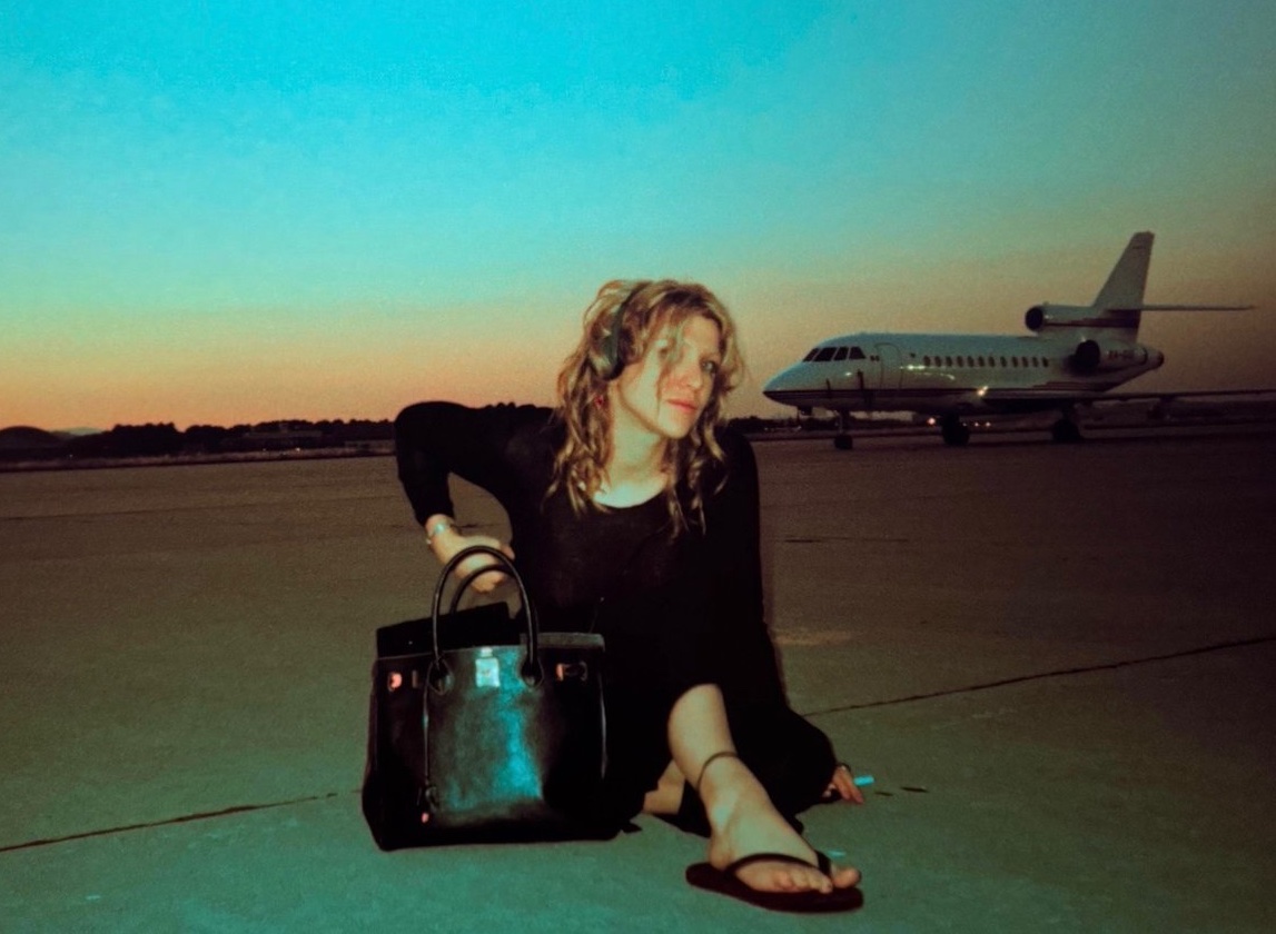 eemurmurs's tweet photo. She's so cool and important to me. I kept looking at her pictures randomly she literally lived a million lives omg https://t.co/nQWHf4Jgi1