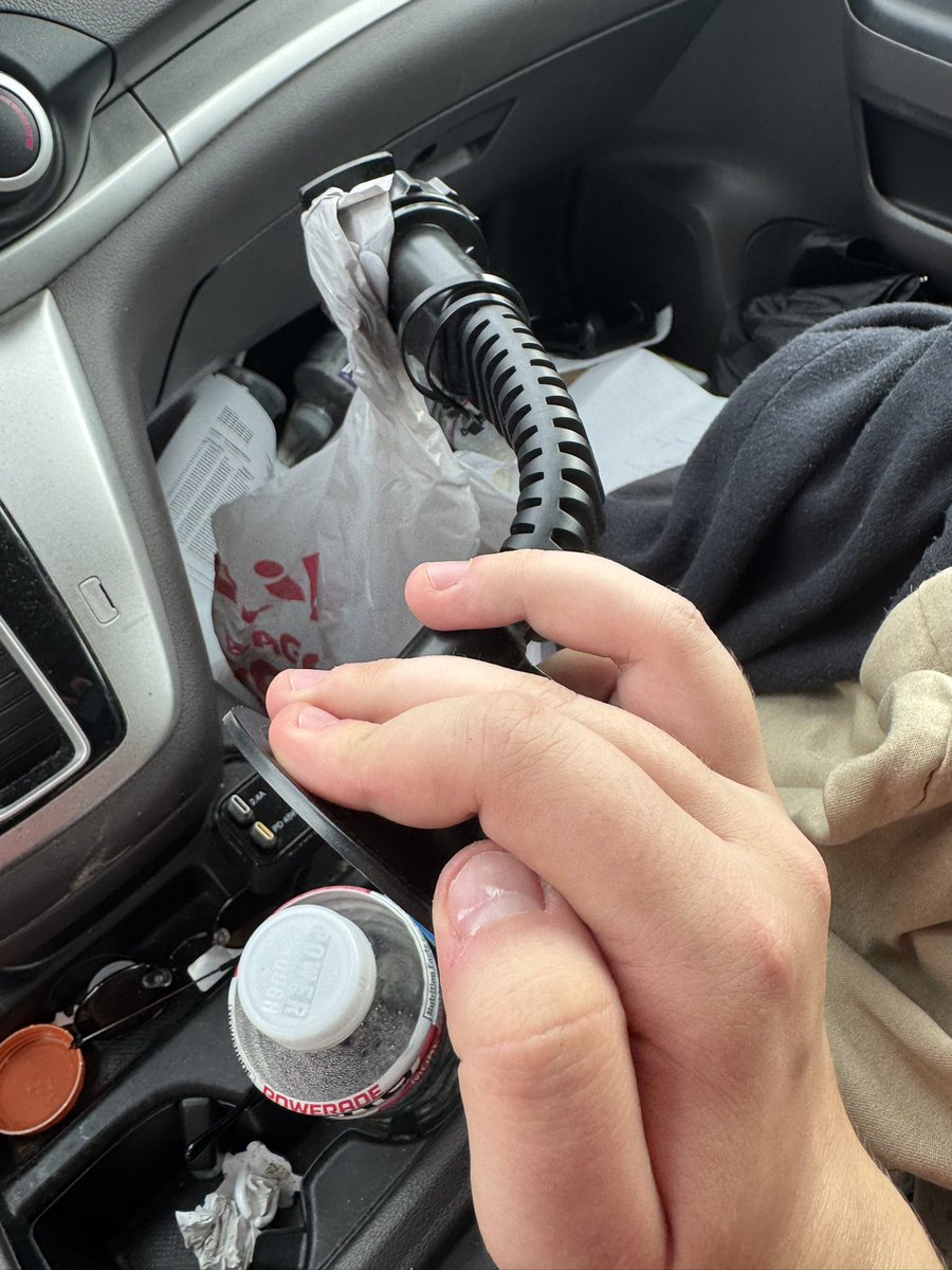 DailySquiddy's tweet photo. The fucking phone holder i bought for my car literally melted out of the suction cup fuck this bullshit https://t.co/OTn5ym68B9