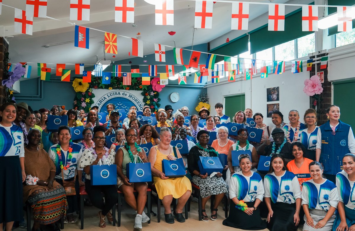 FIMLM's tweet photo. #FimlmInglaterra | 🌺 🌴 La FIMLM celebró en Londres un inolvidable #DíaParaLaPersonaMayor, donde la diversión, la integración y las sonrisas fueron las protagonistas.

🎶Disfrutaron la música de décadas pasadas, aprendiendo y reforzando valores como el respeto y la empatía. https://t.co/ev5JQEY3WQ