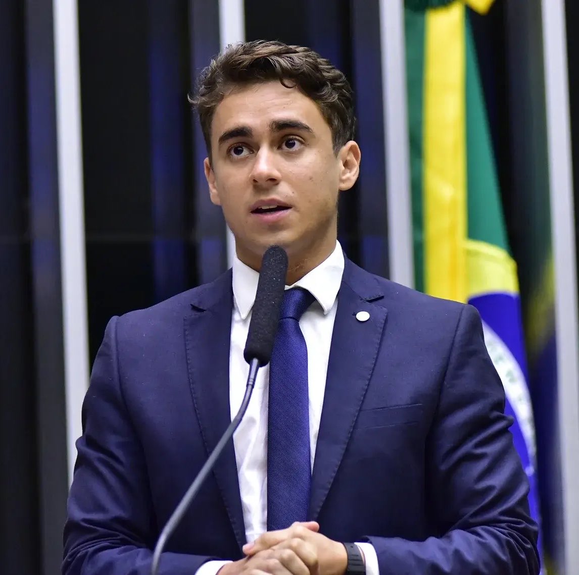 Delateinews's tweet photo. ⚠️AGORA: Nikolas Ferreira se compromete a lembrar Kim Kataguiri todos os dias, na Câmara, sobre a declaração de que renunciaria ao cargo de deputado https://t.co/vVhEKz6b3o