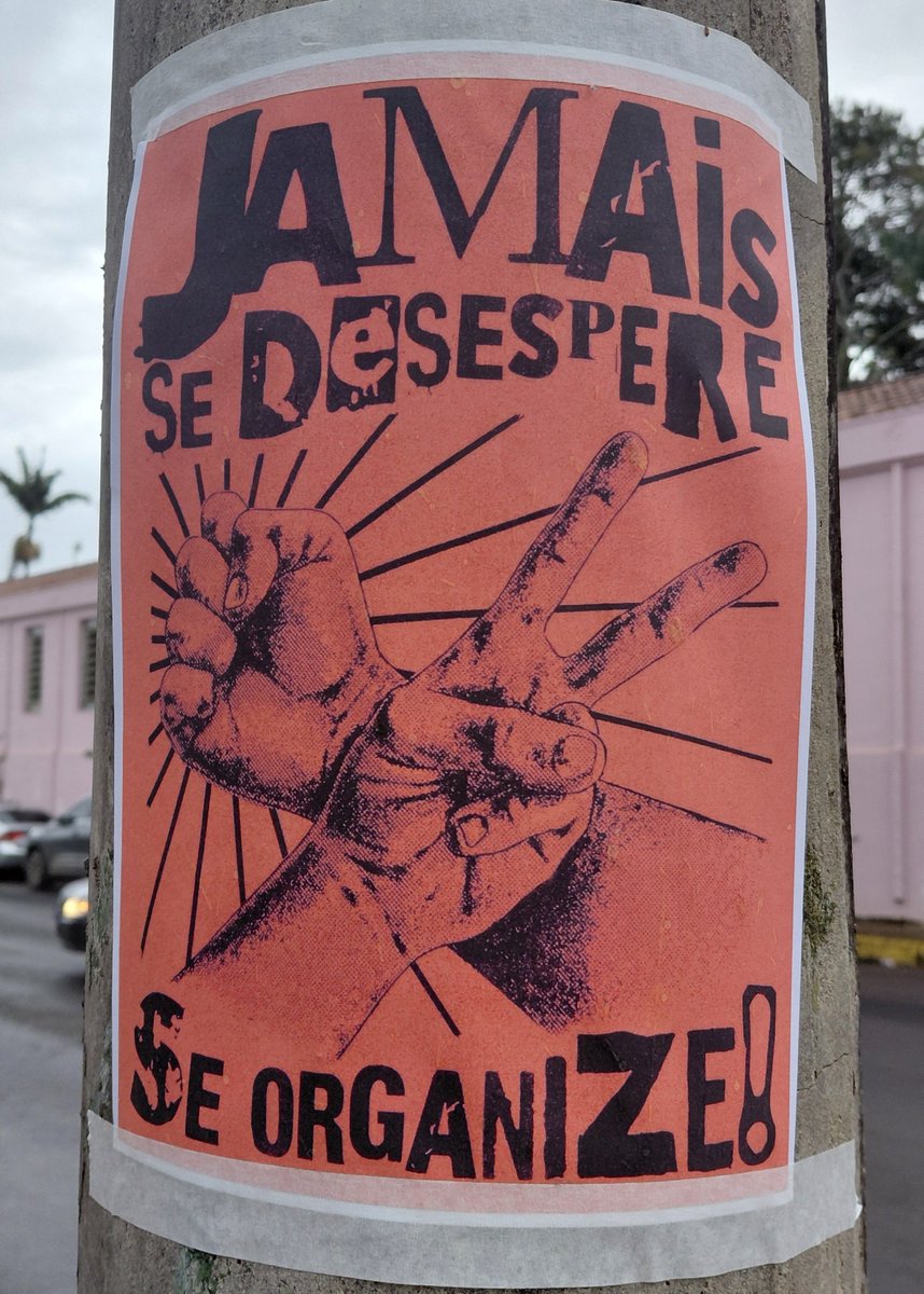 butchssauro's tweet photo. bora colar cartaz na rua, gente!! https://t.co/XrSdo8JB56