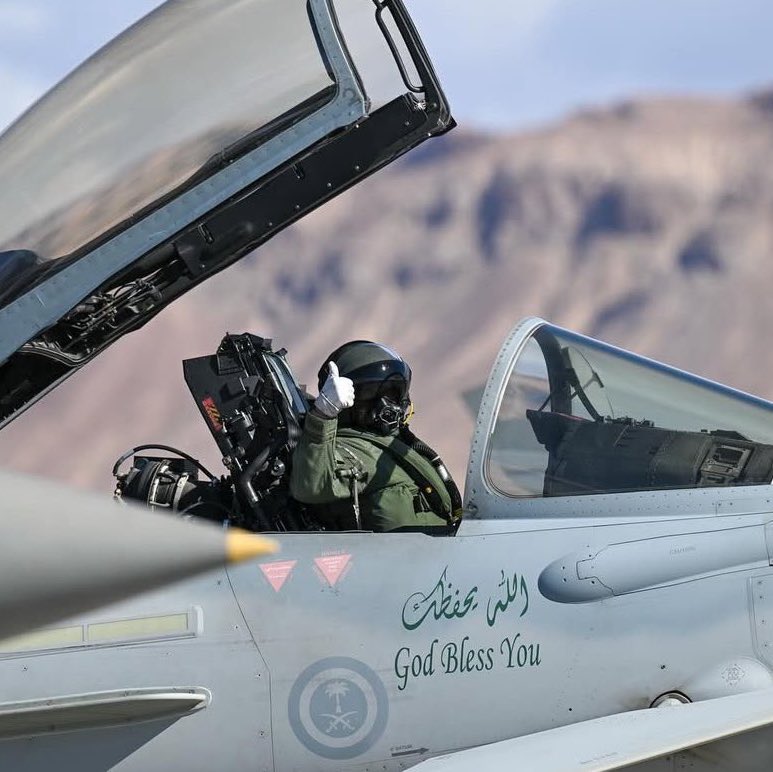 i3ziz77's tweet photo. "رجال السعودية .. درعٌ للوطن وسيفٌ للحق"

سماء 🇸🇦                              بَر 🇸🇦                     بحر🇸🇦 https://t.co/OPSphYaNe7