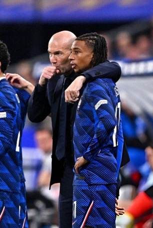 LordZeus_Usulor's tweet photo. 🚨🗣️ Michael Olise on his conversation with Zidane before scoring a brace against Belgium:

🗣️ Reporter: "You were having a little chat with the manager, do you mind sharing what it was about?"

🗣️ Olise: "Nothing much, Zidane is a Tactician, He first of all told me what the problem was and what Cherki and I needs to fix to make a comeback"

"He said, "do exactly what I am about to tell you and we will leave here with three points", He gave me the prep talk and then we scored four goals"
#olise #FRABEL #cherki