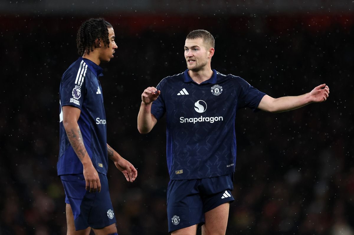 UtdKev08's tweet photo. This is my centre back partnership. https://t.co/MtMHi3JHyU