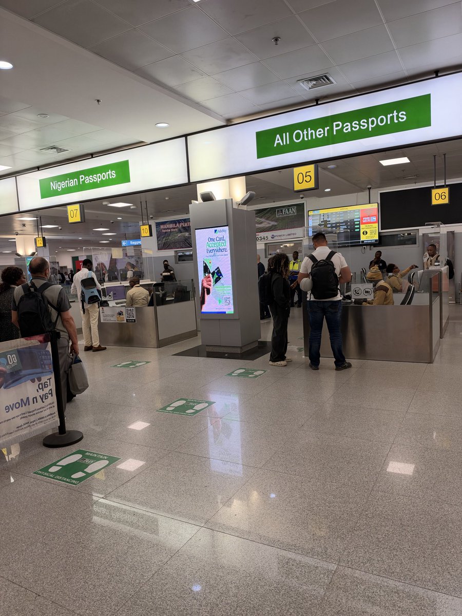 omogeabi's tweet photo. Wait wait wait…..
I just landed from abroad what’s all this nuclear family drama about someone fill me in please🌚 https://t.co/KgxaVmPWdN