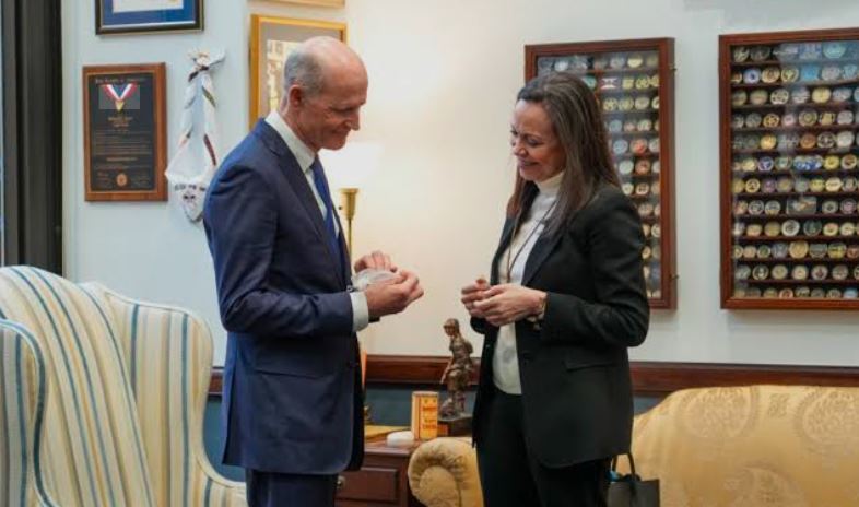 la_patilla's tweet photo. Rick Scott: Es hora de que María Corina Machado regrese a Venezuela y que el pueblo vote https://t.co/LNZ3rOvtVe https://t.co/jjFVmeCH6M