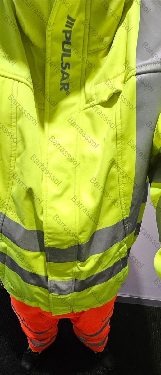 BarrassSol's tweet photo. I thought as i don't really post much i might as well add some photos of me in some of my workwear and buckbootzs https://t.co/6RN8iPXoO1