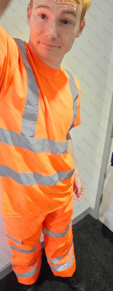 BarrassSol's tweet photo. I thought as i don't really post much i might as well add some photos of me in some of my workwear and buckbootzs https://t.co/6RN8iPXoO1