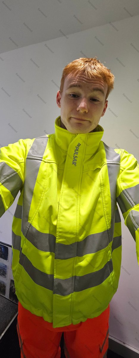 BarrassSol's tweet photo. I thought as i don't really post much i might as well add some photos of me in some of my workwear and buckbootzs https://t.co/6RN8iPXoO1