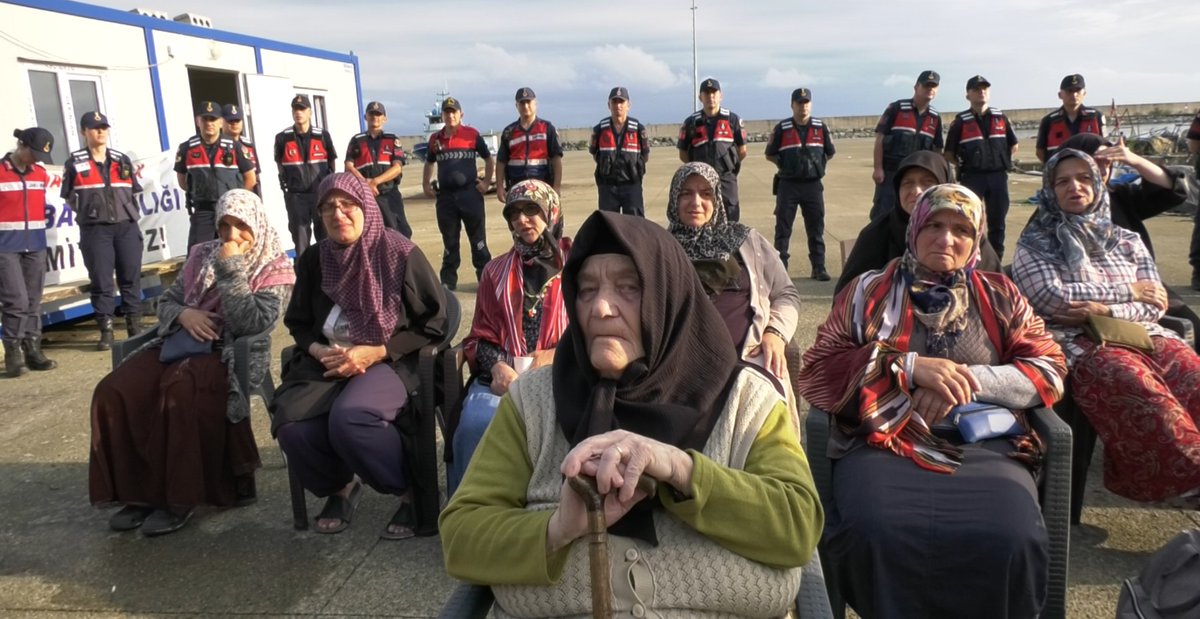 kuzeyteve's tweet photo. Pazar balıkçı köylüleri kafes balıkçılığına karşı bu kez AK Partiden istifa ederek tepki gösterdiler https://t.co/Q9eJGQKhvQ #akp #balık #balıkçı köuü #çiftlik #İstifa #KAFES #Pazar #TEPKİ #Çevre-Ekoloji https://t.co/isyyizl7FE