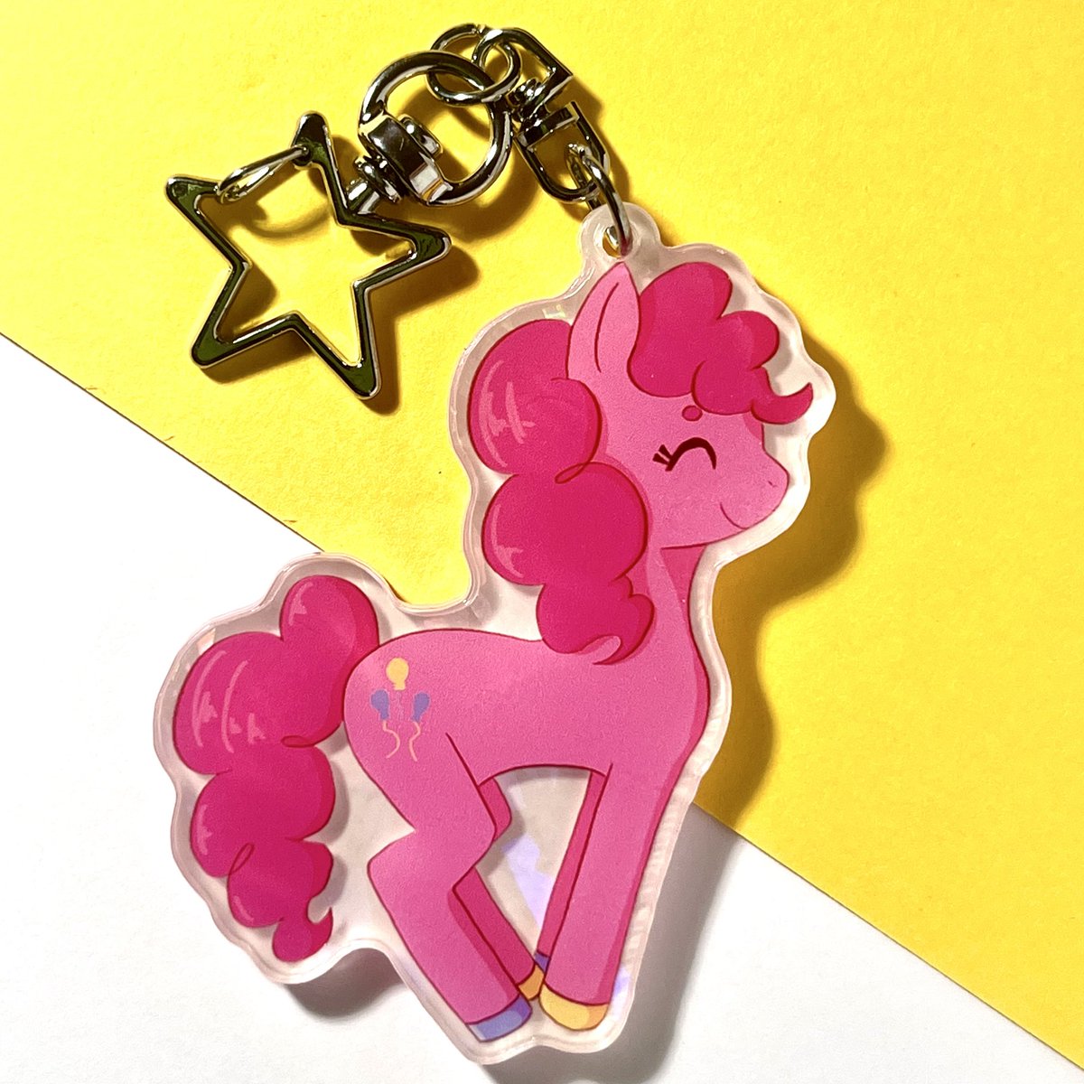 m0ssy_mess's tweet photo. havent logged in in 5 ever…….. heres some product photos of keychains i designed!! I have every splatoon idol and mane 6 on my store rn!! and more to come 🤔 👀 #splatoon #mlp #mlpfim https://t.co/GdVBin6tRG