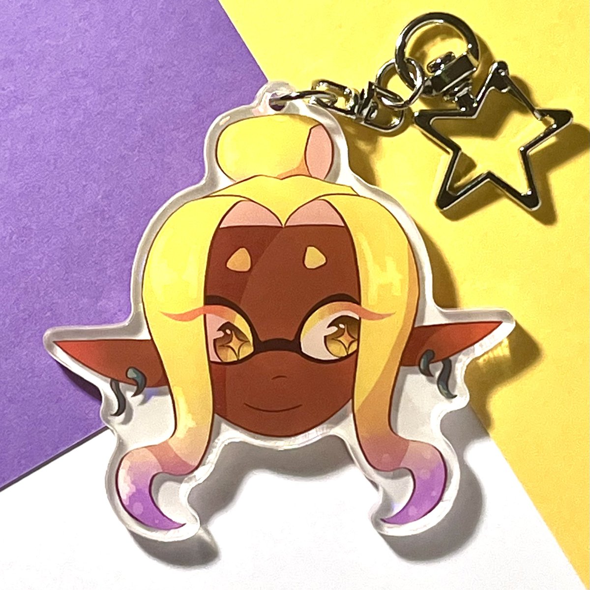 m0ssy_mess's tweet photo. havent logged in in 5 ever…….. heres some product photos of keychains i designed!! I have every splatoon idol and mane 6 on my store rn!! and more to come 🤔 👀 #splatoon #mlp #mlpfim https://t.co/GdVBin6tRG