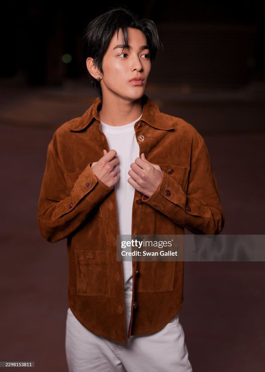keonhoguide's tweet photo. Keonho from the Getty Images 📸 

please, he is not real 😭

KEONHO AT CHANEL PFW

#KEONHOxCHANELSS27
#CHANELSpringSummer 
#KEONHO #건호 @CHANEL https://t.co/T26ejEP3mi