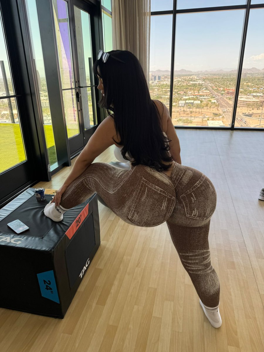 amburrne's tweet photo. need someone to come work me out 🥺 https://t.co/D2yhq29LyC
