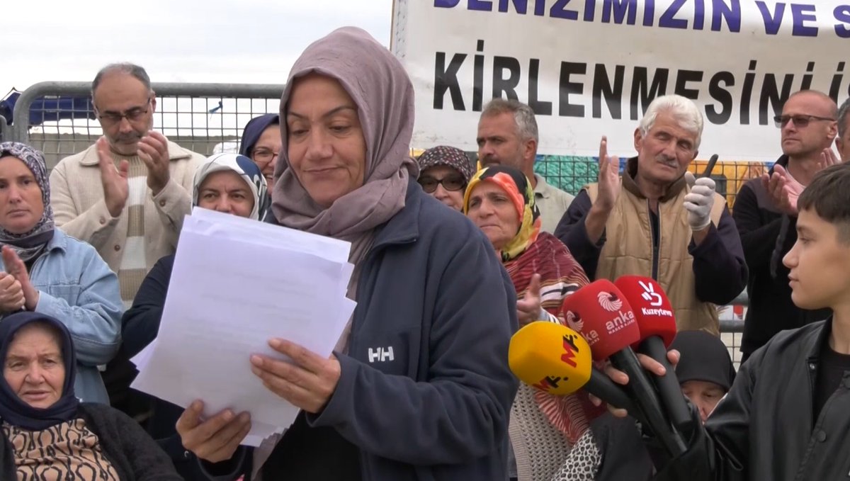 GKarafazli's tweet photo. Pazar’da kafes balıkçılığı tepkisi: “Artık Ak Parti’ye oy yok” https://t.co/RBWSeUCCOF #akp #Balıkçıköyü #halk #harınmertoğlu #isitifa #kafes balık #milletvekili #oy yok #pazar #tepki #zehirolsun #Çevre-Ekoloji https://t.co/XBJd5KRMl9