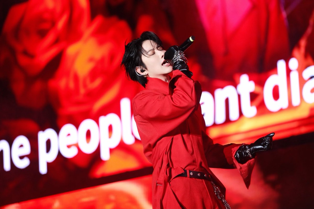 startalkent's tweet photo. “ไมค์ พิรัชต์” ปังต่อเนื่องในจีน!
ร่วมโชว์เวทีใหญ่ งาน “Popular Code Peak Live Concert in Zunyi”
#Mikeangelo #M1keangelo #ไมค์พิรัชต์
📍 https://t.co/EtNcKMTbgX
สาดความปังและเดินหน้าสร้างผลงานในประเทศจีนอย่างต่อเนื่อง สำหรับนักแสดงและศิลปินหนุ่มระดับอินเตอร์ “ไมค์ - พิรัชต์ นิธิไพศาลกุล” หรือ Mike Angelo ล่าสุดขึ้นเวทีใหญ่ในฐานะหนึ่งในศิลปินไลน์อัปของคอนเสิร์ต “Popular Code Peak Live Concert in Zunyi” พร้อมด้วยศิลปินแถวหน้าของวงการเพลงจีน ท่ามกลางแฟน ๆ ที่มาร่วมสนุกและส่งเสียงเชียร์กันอย่างคึกคัก ณ Zunyi Olympic Sports Center Stadium
งานนี้ ไมค์ พิรัชต์ โชว์เสน่ห์จัดเต็มทั้งลุคออนสเตจ พร้อมขนเพลงหลากหลายอารมณ์มามอบความสนุกให้แฟน ๆ ทั้งร้อง ทั้งเอนเตอร์เทน และไฮป์คนดูตลอดโชว์ ทำให้บรรยากาศในสเตเดียมคึกคัก เรียกเสียงเชียร์ได้ตลอดการแสดง โดยเจ้าตัวก็ยังคงได้รับการต้อนรับและกำลังใจจากแฟน ๆ อย่างอบอุ่น ทำเอาเจ้าตัวแฮปปี้สุด ๆ
โดย “ไมค์” เผยถึงความรู้สึกว่า “รู้สึกตื่นเต้นและยินดีเป็นอย่างยิ่งที่ได้รับเชิญให้เข้าร่วมงานคอนเสิร์ตใหญ่ในครั้งนี้ครับ ถือเป็นอีกหนึ่งโอกาสที่ดีมาก ๆ สำหรับผม และดีใจที่ได้เห็นแฟน ๆ ที่มาร่วมงานสนุกกันอย่างเต็มที่มาก ๆ ครับ”