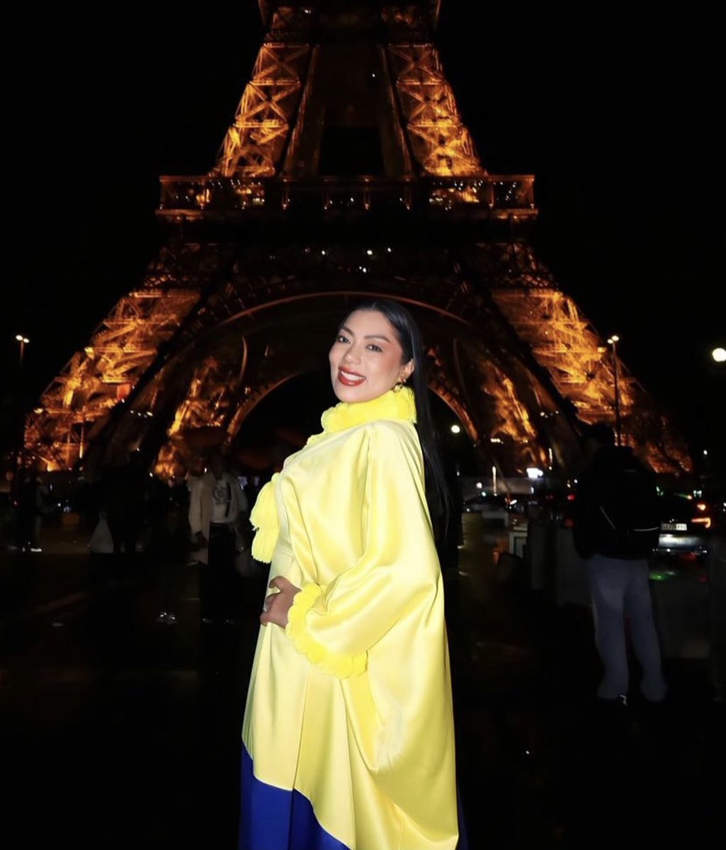 maicajamarca_'s tweet photo. La extrema derecha mafiosa y sus asquerosos medios de comunicación destrozaron moralmente a la Senadora @marthaperaltae por su viaje a Paris, pagado con su sueldo legítimo de congresista. 

Pero de la mujer de Abelardo que está en Paris, en medio de una situación crítica nacional y sin dar explicaciones y claridad sobre los dineros que llegaron a su fundación como donaciones para damnificados, no dicen absolutamente nada. 

A una la crucifican por ser una mujer indígena, de orígenes humildes y trabajadora. Y a la otra la blindan por intocable. 

¡ASQUEROSA DOBLE MORAL!