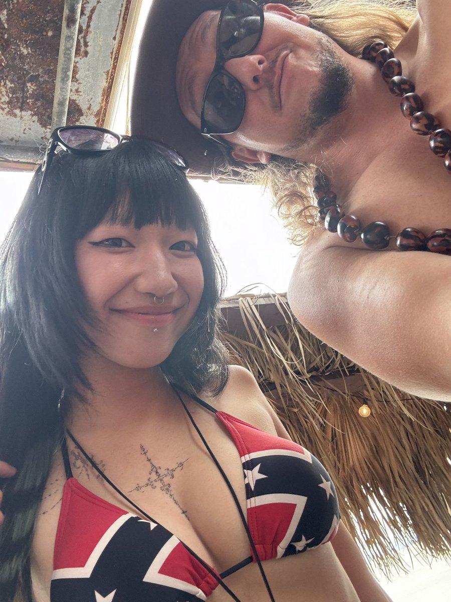 phx787's tweet photo. Yes, but this Japanese girl I met at the beach a few weeks ago 

She had zero idea what the stars and bars was by the way. https://t.co/y1yK5dOQWy