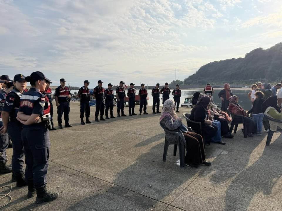 kuzeyteve's tweet photo. Pazar’da kafes balıkçılığı tepkisi: “Artık Ak Parti’ye oy yok” https://t.co/stBdVcG2GV #akp #Balıkçıköyü #halk #harınmertoğlu #isitifa #kafes balık #milletvekili #oy yok #pazar #tepki #zehirolsun #Çevre-Ekoloji https://t.co/wqYHQKJxwC