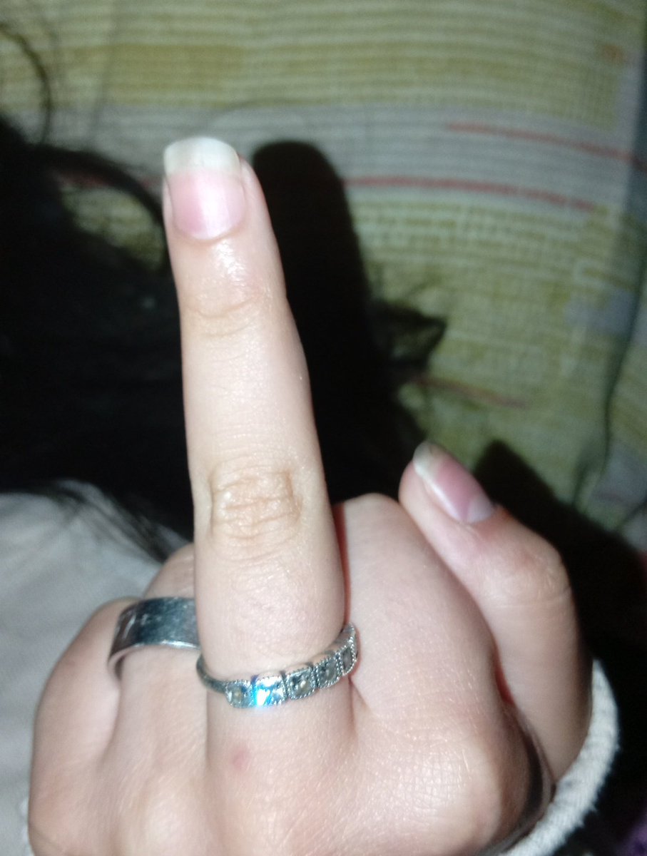 dqmxzz's tweet photo. gente sucia, no era literal lo de mi post anterior.. no era para que me manden dm, me comenten cosas o me saquen realmente, solo quería subir un post sobre mí y lo que hago en el día pero recordé que X no está pa eso 😭 https://t.co/wsbzgbworL