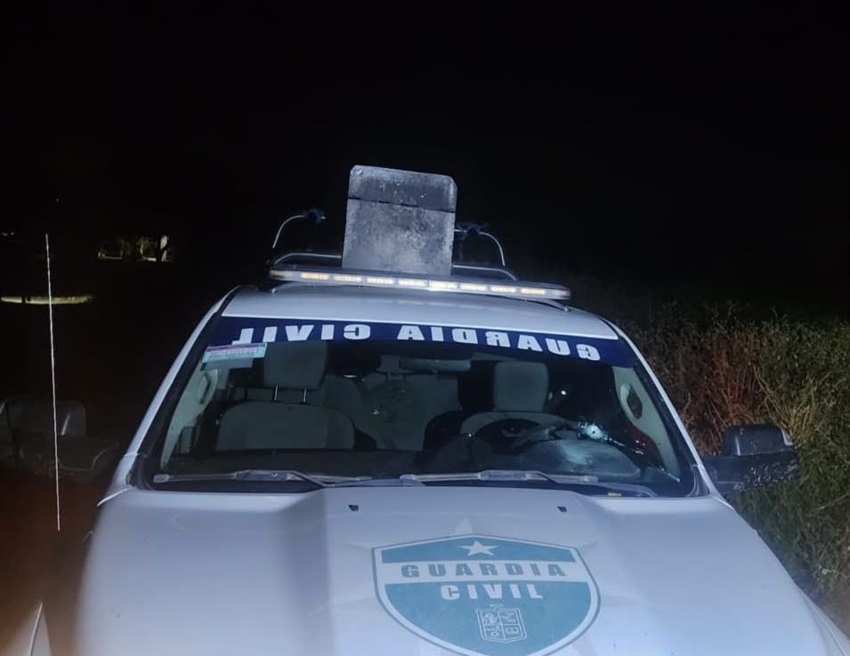 SSeguridad_Mich's tweet photo. 🚨Detuvimos a “El Smock” tras agresión armada en Apatzingán.
En la acción fueron asegurados:
🔹 Un fusil calibre 7.62x39 mm
🔹 Una motocicleta Honda XR150L
El ahora indiciado resultó lesionado y permanece bajo resguardo en un hospital.
#GuardiaCivil #TeCuidamos https://t.co/hAiBVyR2JO