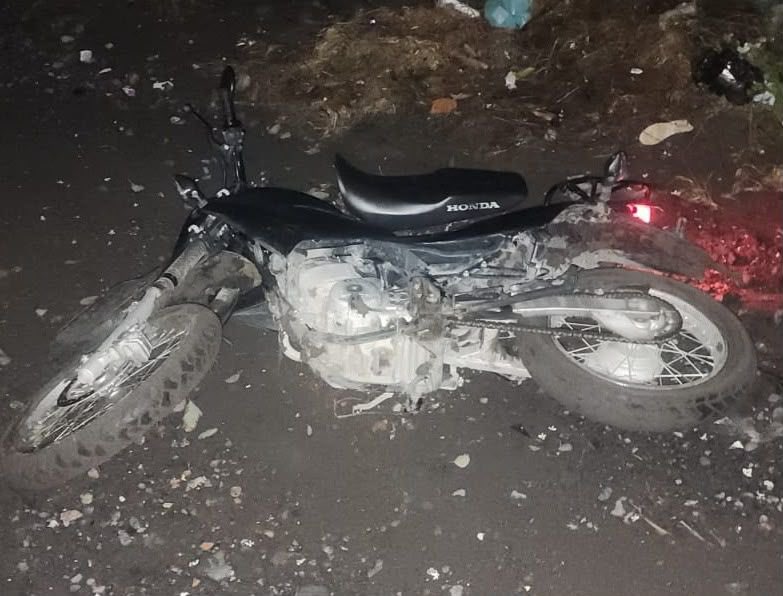 SSeguridad_Mich's tweet photo. 🚨Detuvimos a “El Smock” tras agresión armada en Apatzingán.
En la acción fueron asegurados:
🔹 Un fusil calibre 7.62x39 mm
🔹 Una motocicleta Honda XR150L
El ahora indiciado resultó lesionado y permanece bajo resguardo en un hospital.
#GuardiaCivil #TeCuidamos https://t.co/hAiBVyR2JO